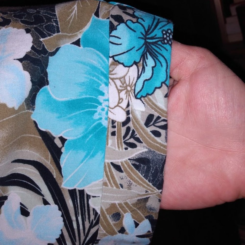 🌎Gloria Vanderbilt || Alice Blue Hibiscus Shirt - Picture 2 of 7